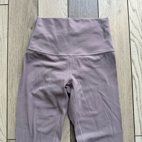 Lululemon Purple High-Waisted Leggings with Smooth Stretch Fabric size 2 - Picture 2 of 8
